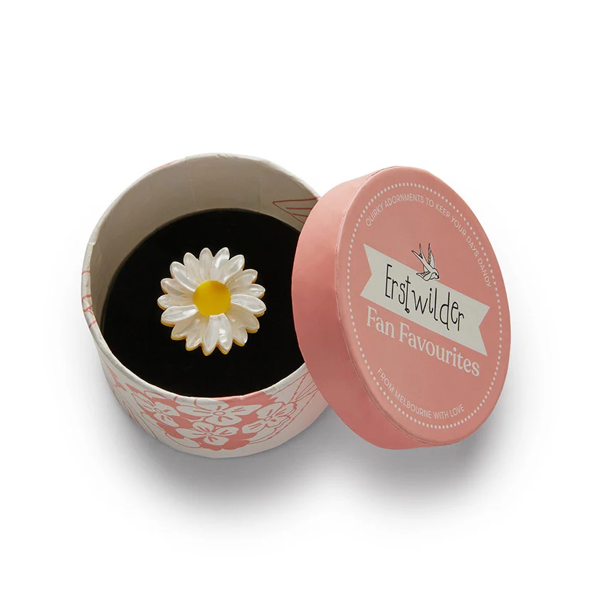 Erstwilder She Loves Me Daisy Ring Size Small 25$
